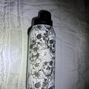 HYDRAPEAK Black and White Skull Design Water Bottle